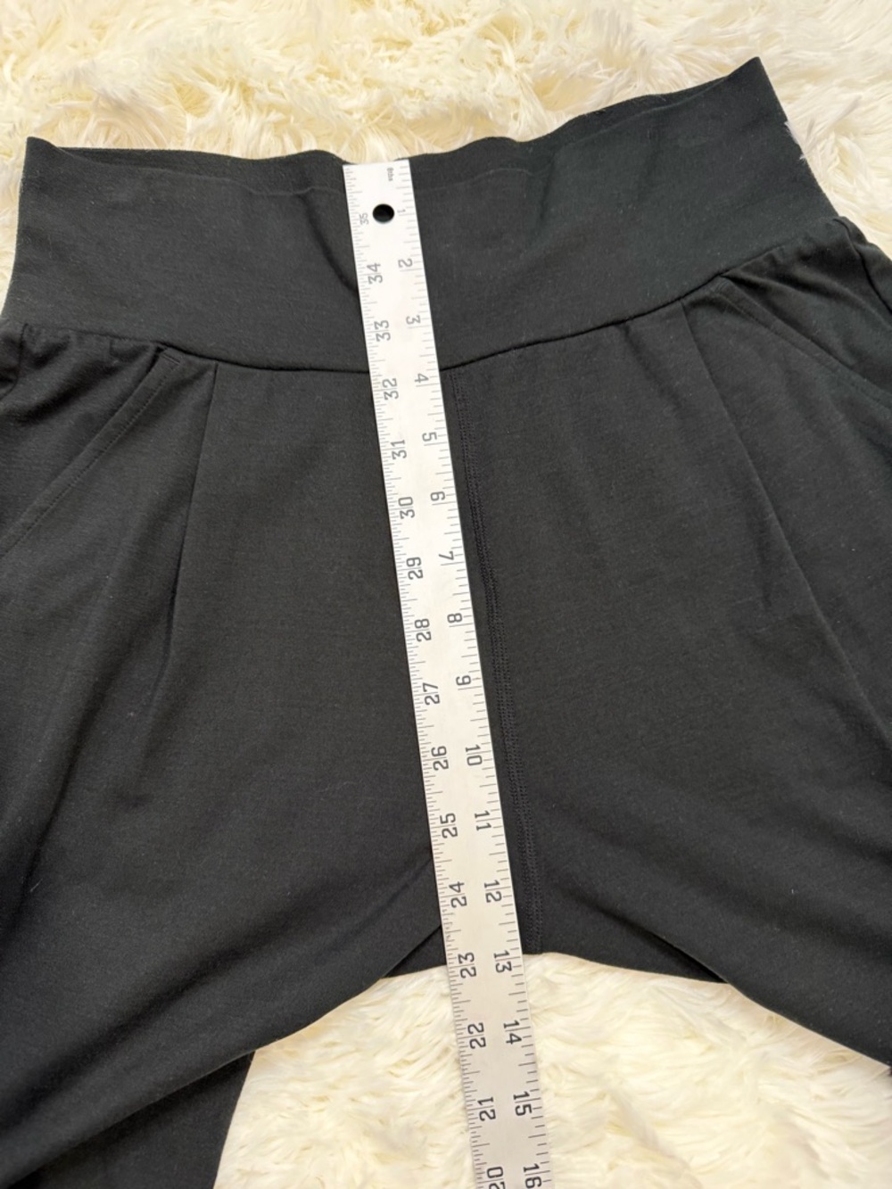 Vuori Black High-Rise Lux at Ease Cropped Performance Joggers Small - Picture 10 of 11